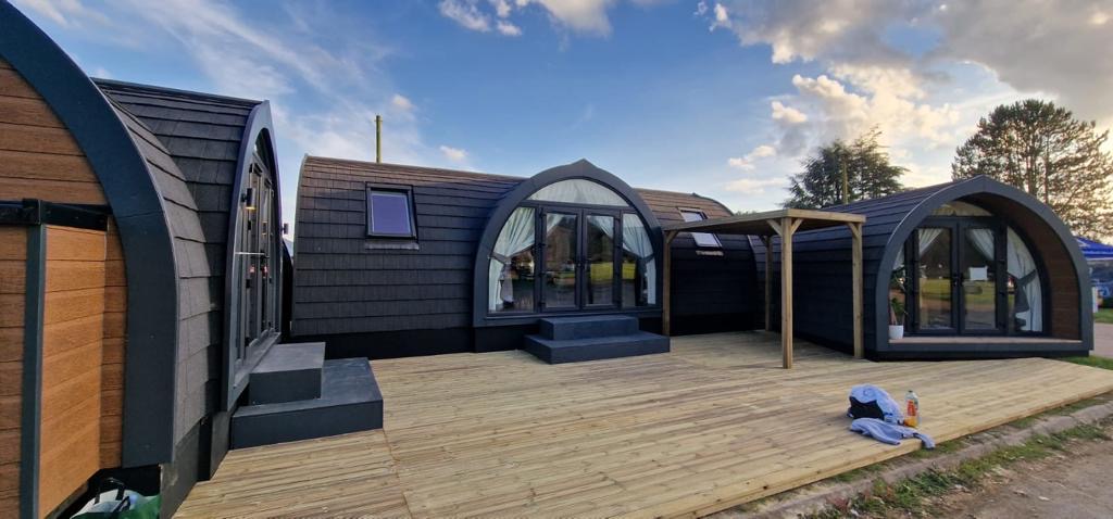 https://www.podstives.co.uk/wp-content/uploads/2023/06/Two-bed-pod-12.jpg